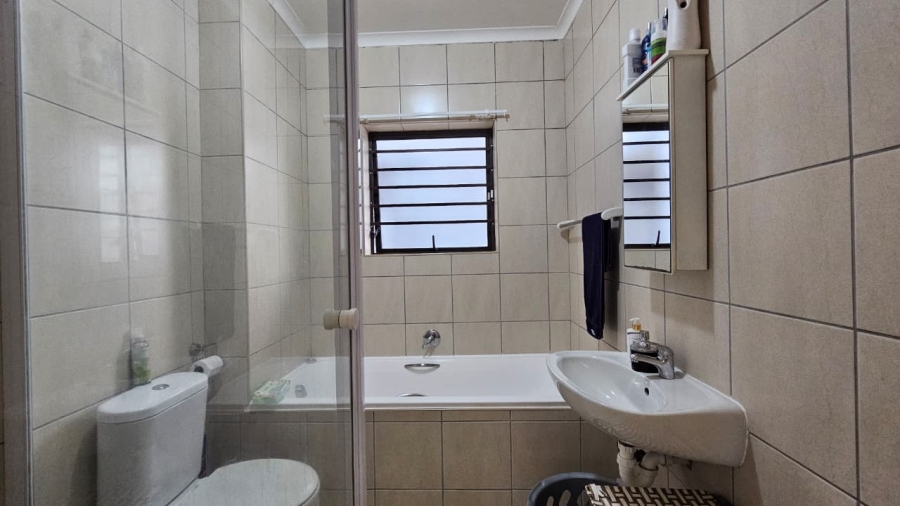 To Let 2 Bedroom Property for Rent in Burgundy Estate Western Cape